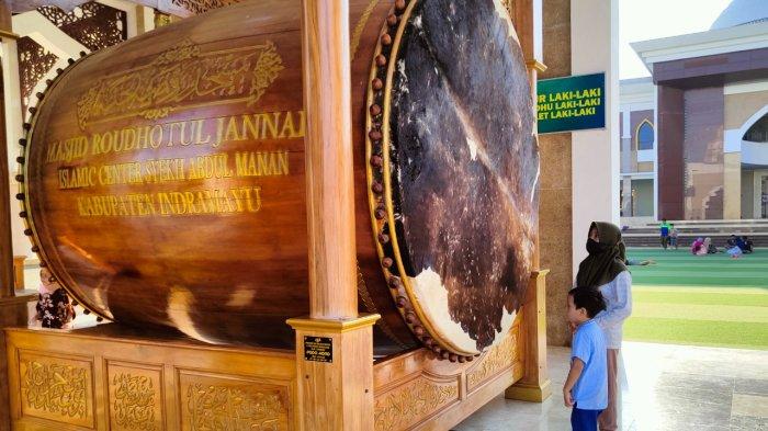 Bedug Raksasa di Islamic Center Indramayu: Ikon Baru dari Pengrajin Bedug Masjid Cirebon